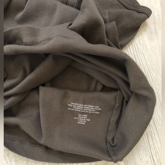 Banana Republic Rib V-Neck Soft Tank Top Cami - Picture 16 of 16